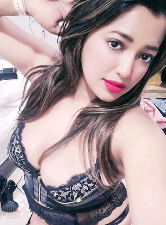 Indore aged housewife Call Girl
